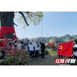 “红军树”下学党史，“樟树村”里颂党恩