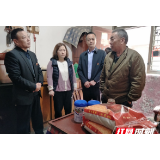 慈利县民政局走访慰问零阳镇北街社区困难群众