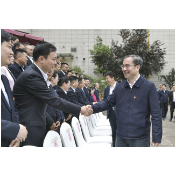 张家界市脱贫攻坚先进代表团赴长参加全省表彰大会
