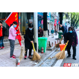 张家界市环境卫生管理处：老党员发挥余热 为城市环境做贡献