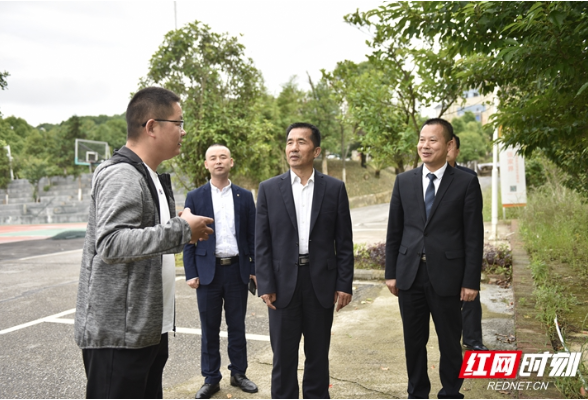 陈红日带队深入联系企业调研推进项目建设 现场协调解决问题