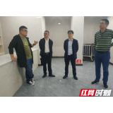 慈利县委宣传部到龙潭河镇社区指导影院开业前准备工作