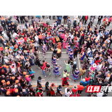 中国旅游日：张家界魅力湘西载歌载舞迎游人
