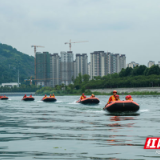 严阵以待 张家界消防开展抗洪抢险拉练