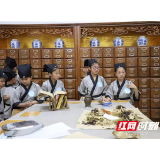 慈利县零阳镇一完小：学做“小郎中” 传承中医学