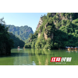 张家界宝峰湖景区：碧水漾轻舟 夏季避暑游（组图）