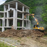 永定区枫香岗街道依法拆除一处违法建筑