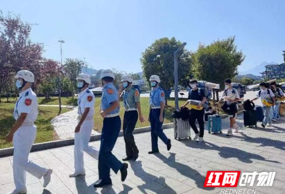 张家界航院：“智慧迎新”助力4400余名学子报到入学