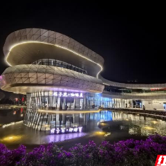 张家界市人民政府游客中心“双节”服务经营双丰收：营收破85万，接待量同比激增177.52%
