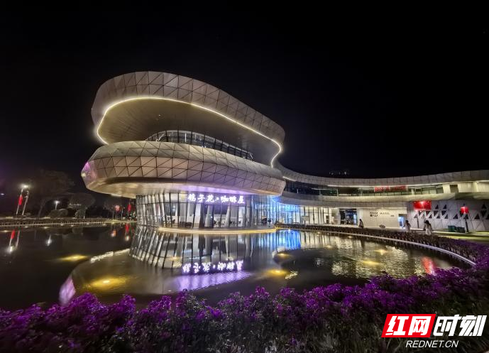 张家界市人民政府游客中心“双节”服务经营双丰收：营收破85万，接待量同比激增177.52%