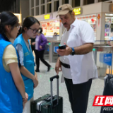 张家界学院：多语种志愿服务为双节文旅注入青春动能