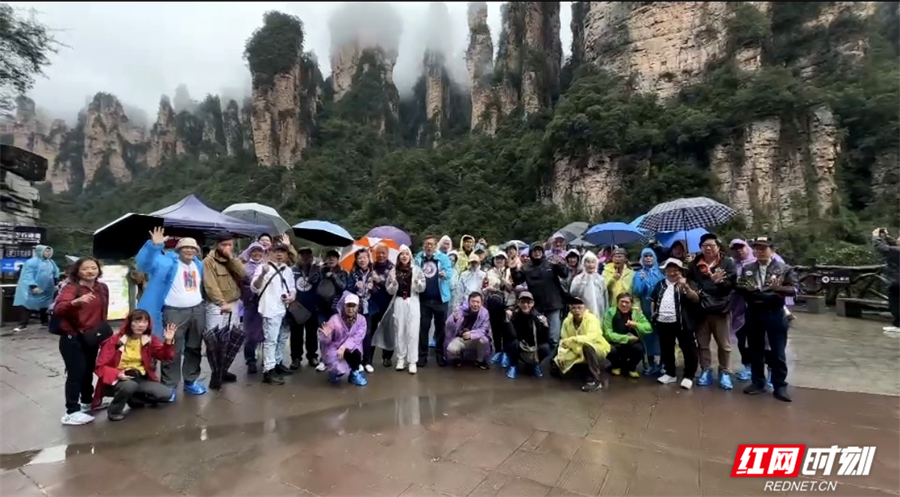 中泰友好车队探秘张家界武陵源 共庆中泰建交50周年