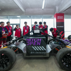 Hitch Open世界AI竞速锦标赛决赛在张家界天门山成功举行