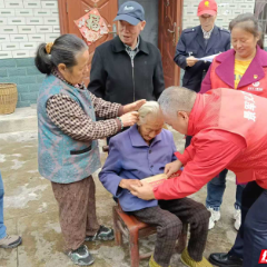 张家界武陵源：慰问7位百岁老人传递浓浓敬老情