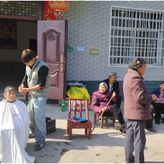 永定区新桥镇: 村里来了个“05后” 爱心义剪暖乡邻