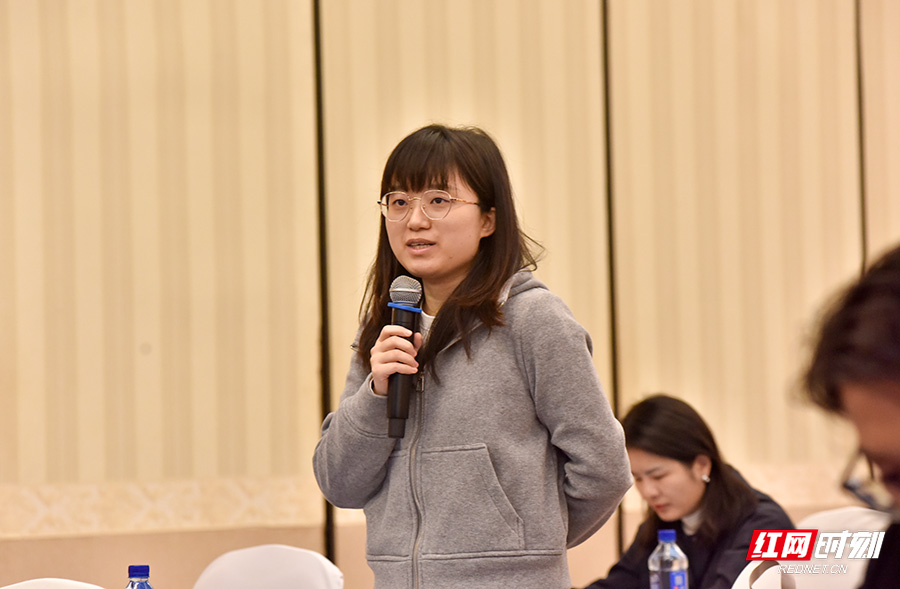 新华社记者.jpg 新华社记者.jpg