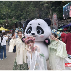 国庆游张家界｜氛围感拉满！张家界国家森林公园NPC巡游点燃国庆热情