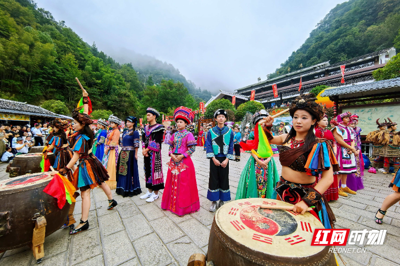 国庆游张家界|杨家界：青山为幕非遗唱戏