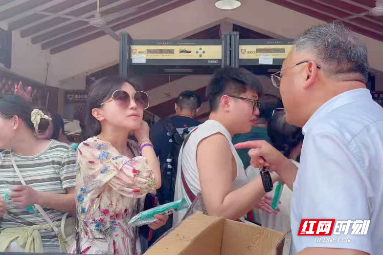 国庆游张家界|旅游火“热” 十里画廊观光电车“宠游客”有妙招