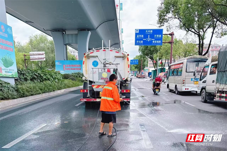 护航双节，洁净同行——张家界环卫全力保障假日城市环境