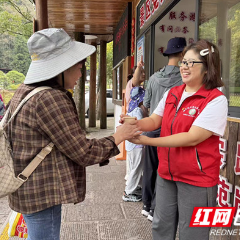 金鞭溪景区管委会“鸽子花”服务队“有温度”“有速度”“有力度”