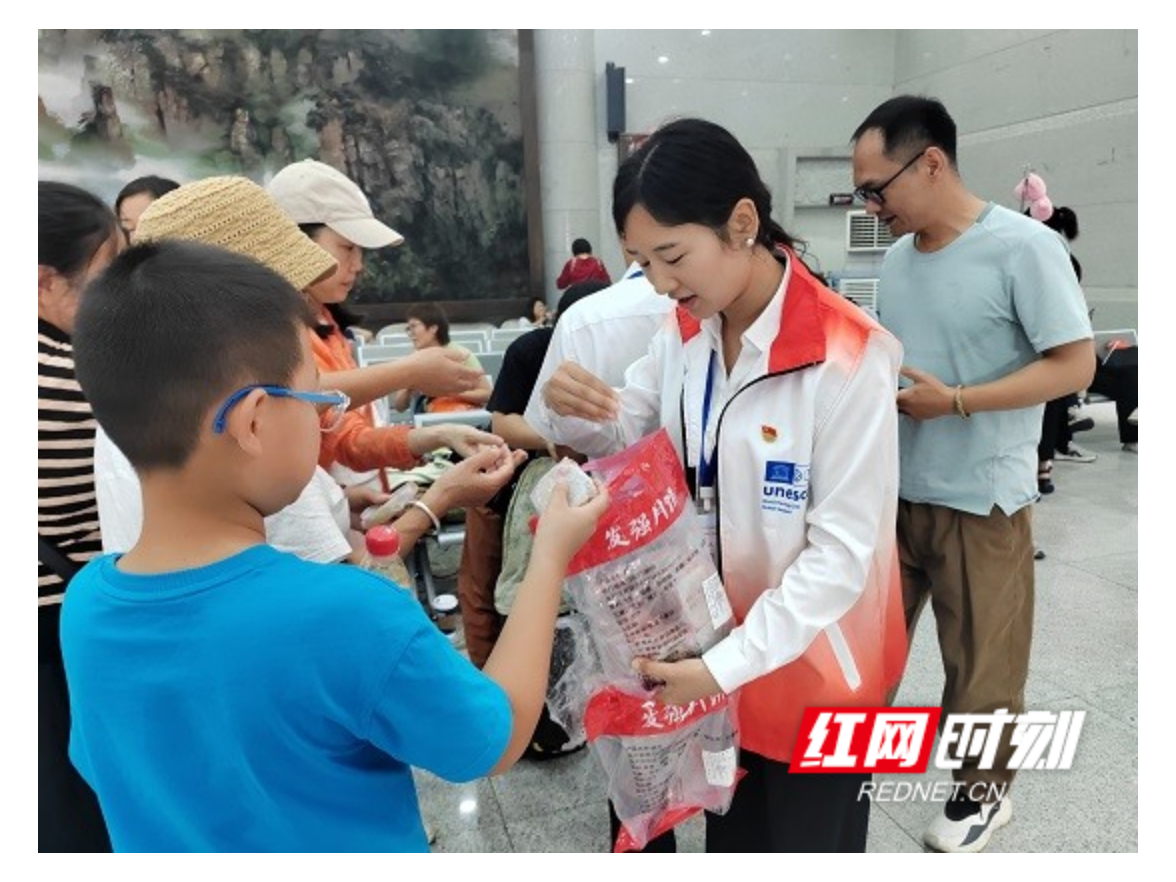 国庆游张家界｜吴家峪门票站：双节暖心“宠游客” 让旅途满是温情