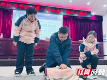 张家界市永定区妇幼保健院开展“护航青春,师者先行”现场救护培训