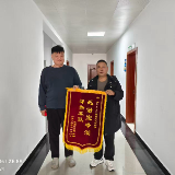 张家界宝峰湖景区拾金不昧获韩国游客盛赞