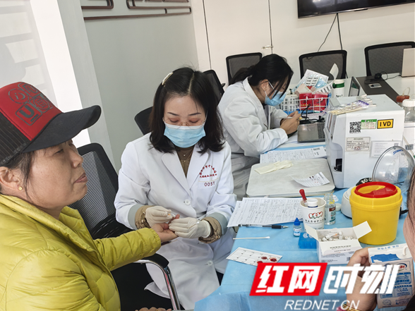 热血汇聚 为爱挽袖——慈利县岩泊渡镇开展无偿献血活动