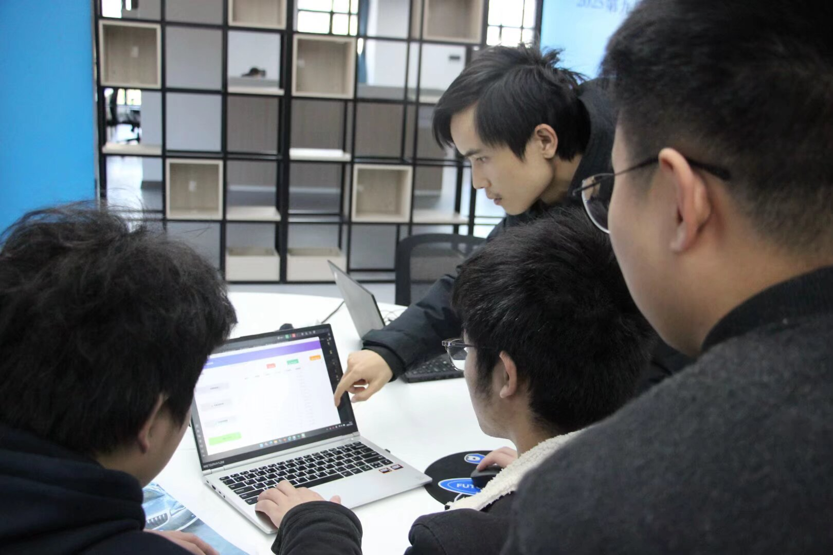 硬核实力!张家界学院学子国际大赛斩获二等奖——“校企共育”模式成效显著