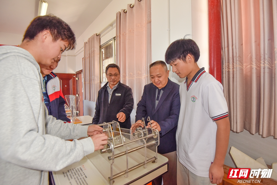 张家界市科学技术协会第七次代表大会代表肖勇:以科技教育点亮张家界未来