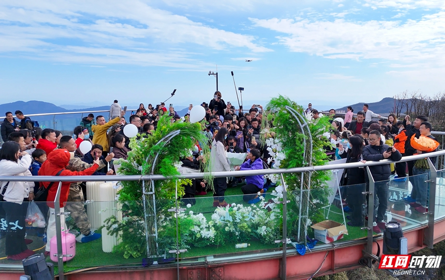 燃爆张家界七星山！荒野求生热门选手“林北”1520景点深情告白 成功锁定一生挚爱