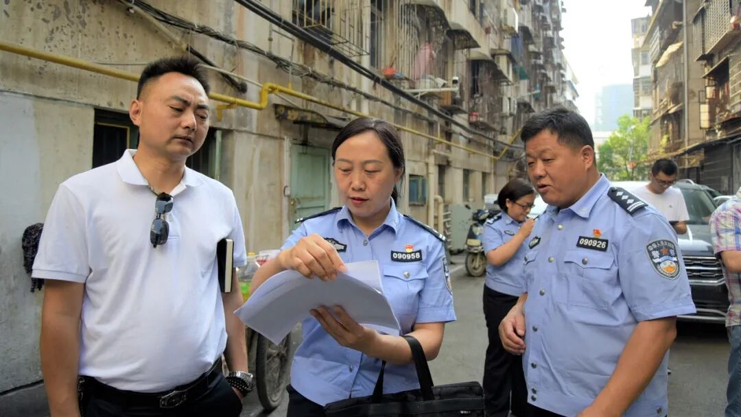 李晟荣获“张家界市先进工作者”称号