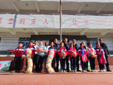 吉首大学张家界校区携手张家界市社科联开展爱心捐赠活动