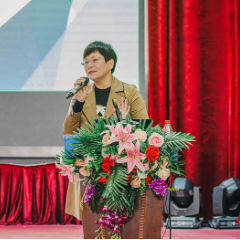 汤素兰走进张家界民族小学：与孩子共品阅读之趣