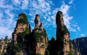 张家界十里画廊：雨后初晴秋意浓 奇峰秀色醉游人