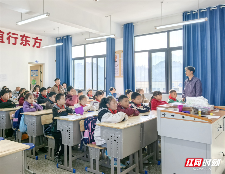 专家引领明方向 赋能课堂促成长——敦谊小学东校开展“三阶五环赋能课堂”课改问诊活动