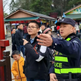 袁家界派出所：警徽闪耀峰林中 守护游客平安游