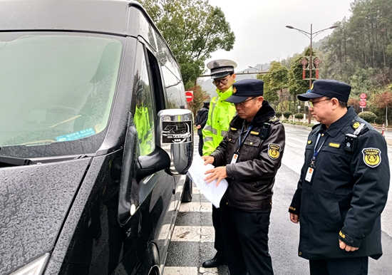 张家界武陵源区：“打非治违”百日攻坚发力 织密道路交通安全网