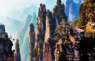 雨后初晴杨家界：丹崖浸云海 晴光绘仙峰