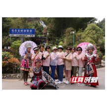 张家界宝峰湖景区：春意盎然 旅游升温