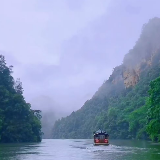 雨中游宝峰湖：一湖烟雨入画来 山水诗画醉游人