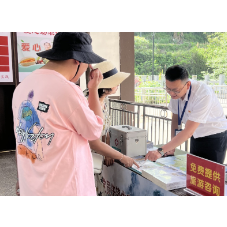 “五一”假期暖心守护 张家界国家森林公园天子山门票站党员志愿者服务助力游客畅游张家界