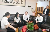 刘革安走访慰问劳动模范和先进工作者