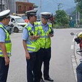 张家界市交警支队直属二大队开展摩电专项整治行动 为平安出行加足“马力”