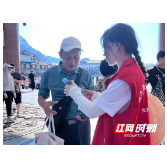 张家界国家森林公园吴家峪门票站“鸽子花”志愿服务队开展 “劳动筑梦 服务传情”活动
