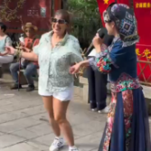 非遗雅韵伴游 暖心服务相随 ! 张家界国家森林公园黄石寨景区打造“宠游客”新体验!