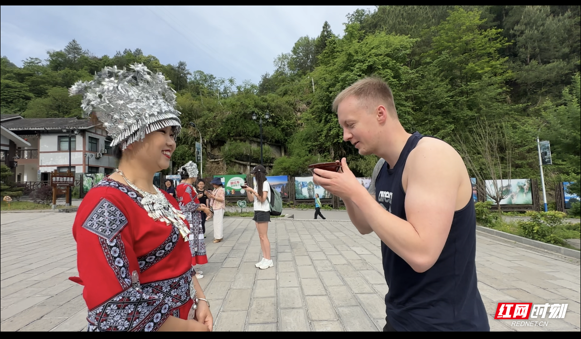 非遗活态传承   山水诗意共舞——张家界国家森林公园天子山门票站“五一”非遗进景区活动获游客盛赞