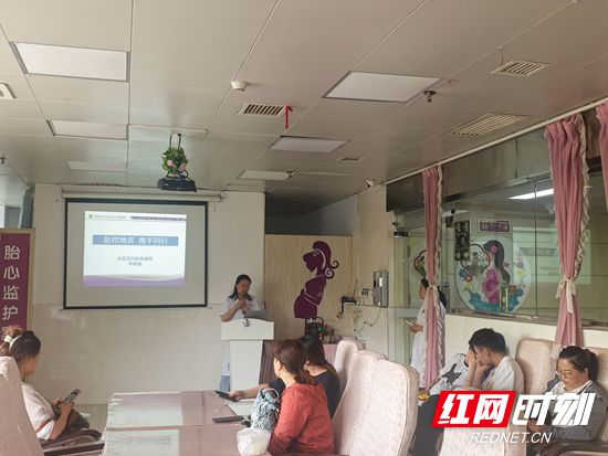 张家界市永定区妇保院开展“防控地贫，携手同行”主题宣传及义诊活动