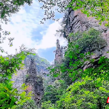 张家界：雨后金鞭溪美如画 游人沉醉山水间
